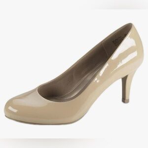 Comfort Plus Nude Patent Almond Toe Pumps - Size 5.5 EUC